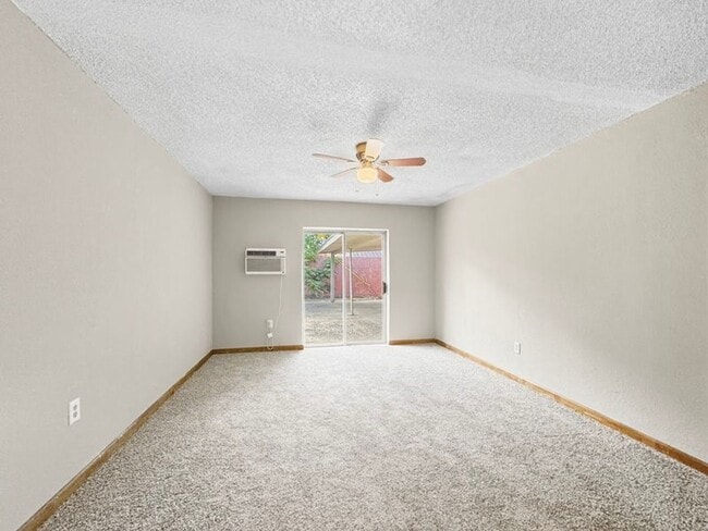 Building Photo - Adorable 5 Bedroom, 2 bath home in Sunland...