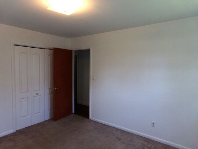 Building Photo - Great Family home