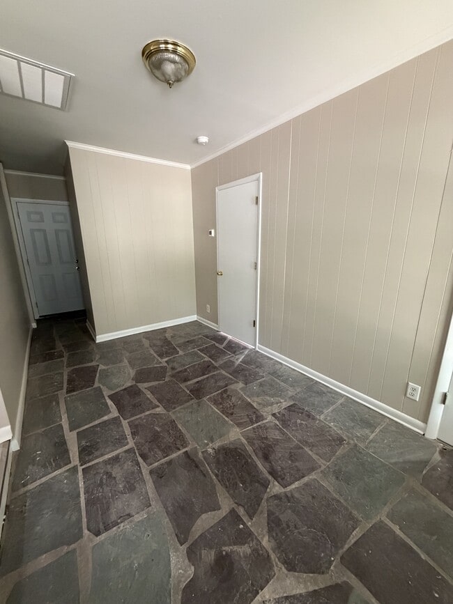 Building Photo - 137 Honeysuckle Dr