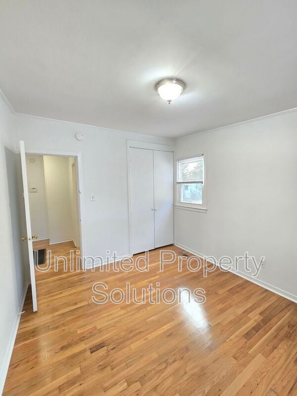 Building Photo - 2418 Monroe St