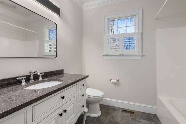 Building Photo - 11 Bobolink Rd