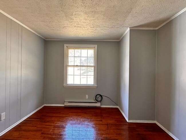 Building Photo - 1506 6th St SE