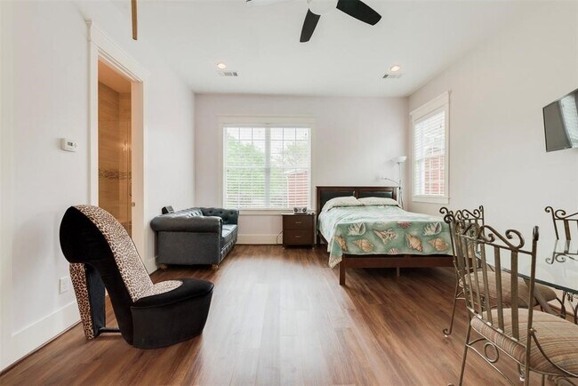 Building Photo - 14103 Heatherhill Pl