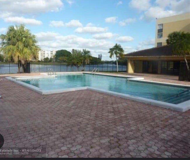 Building Photo - 6575 W Oakland Park Blvd