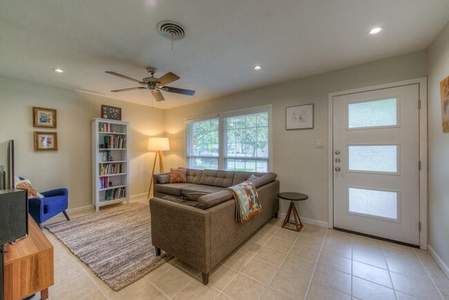 Building Photo - 7608 Delafield Ln