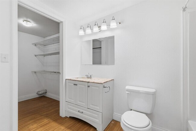 Building Photo - 1215 Porter St