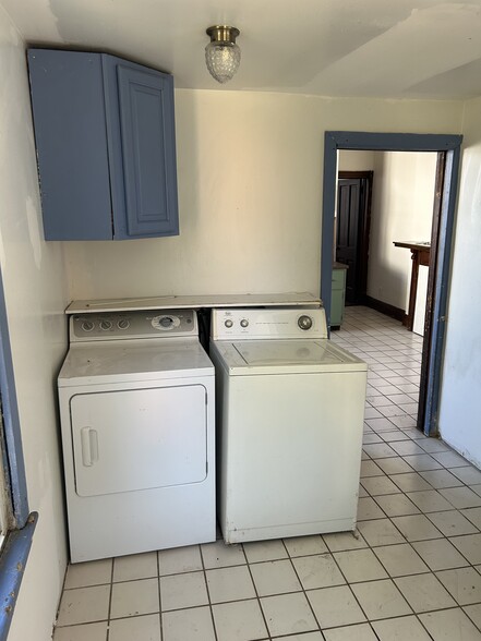 Laundry area - 111 4th St