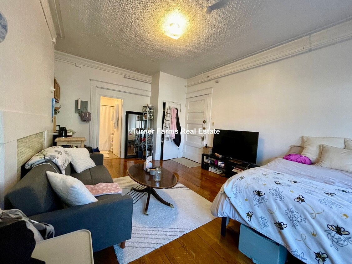 Building Photo - 1067 Beacon St
