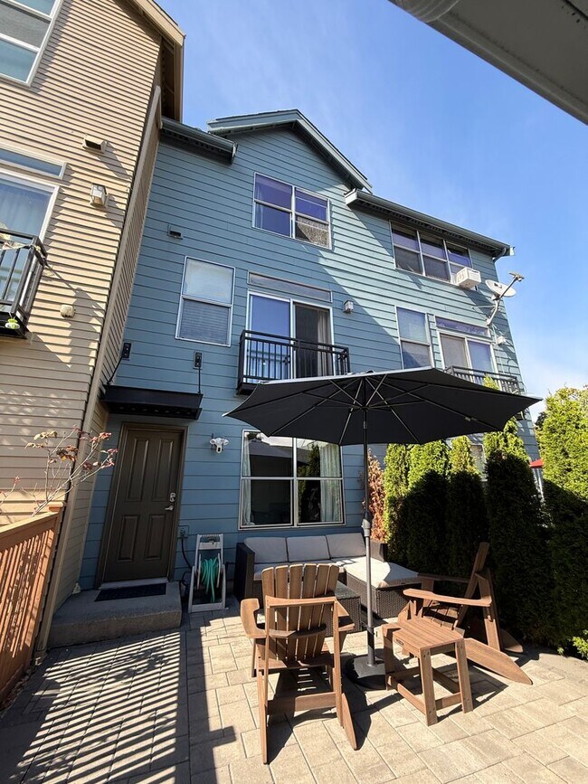 Building Photo - 2841 S Columbian Way