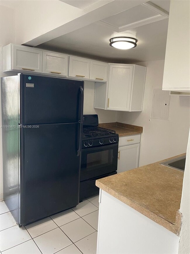 Building Photo - 701 S Royal Poinciana Blvd