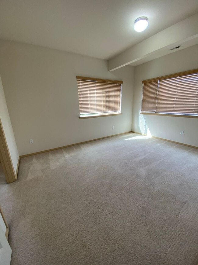 Building Photo - No Mower Needed! Great Townhome In A Beaut...