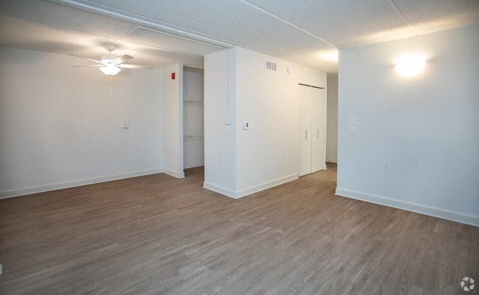 Studio-435SF - Morris Manor