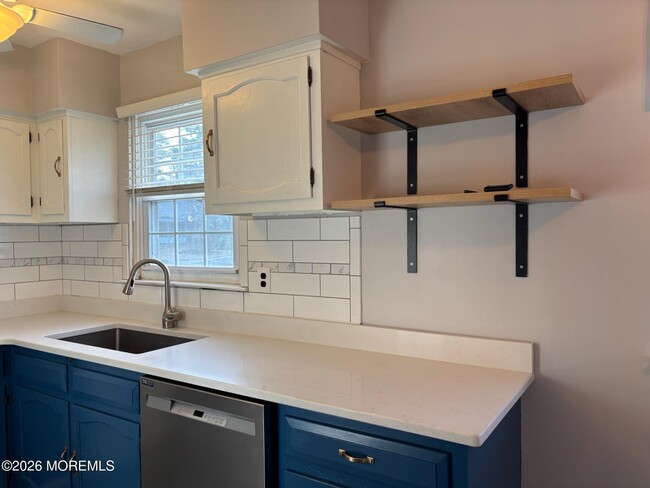 Building Photo - 2B Bristol St