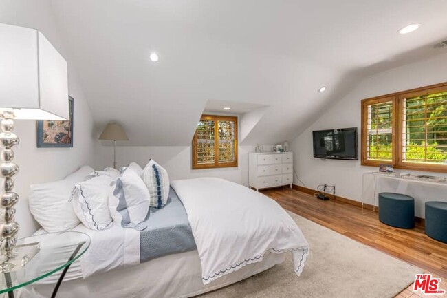 Building Photo - 9545 Dalegrove Dr