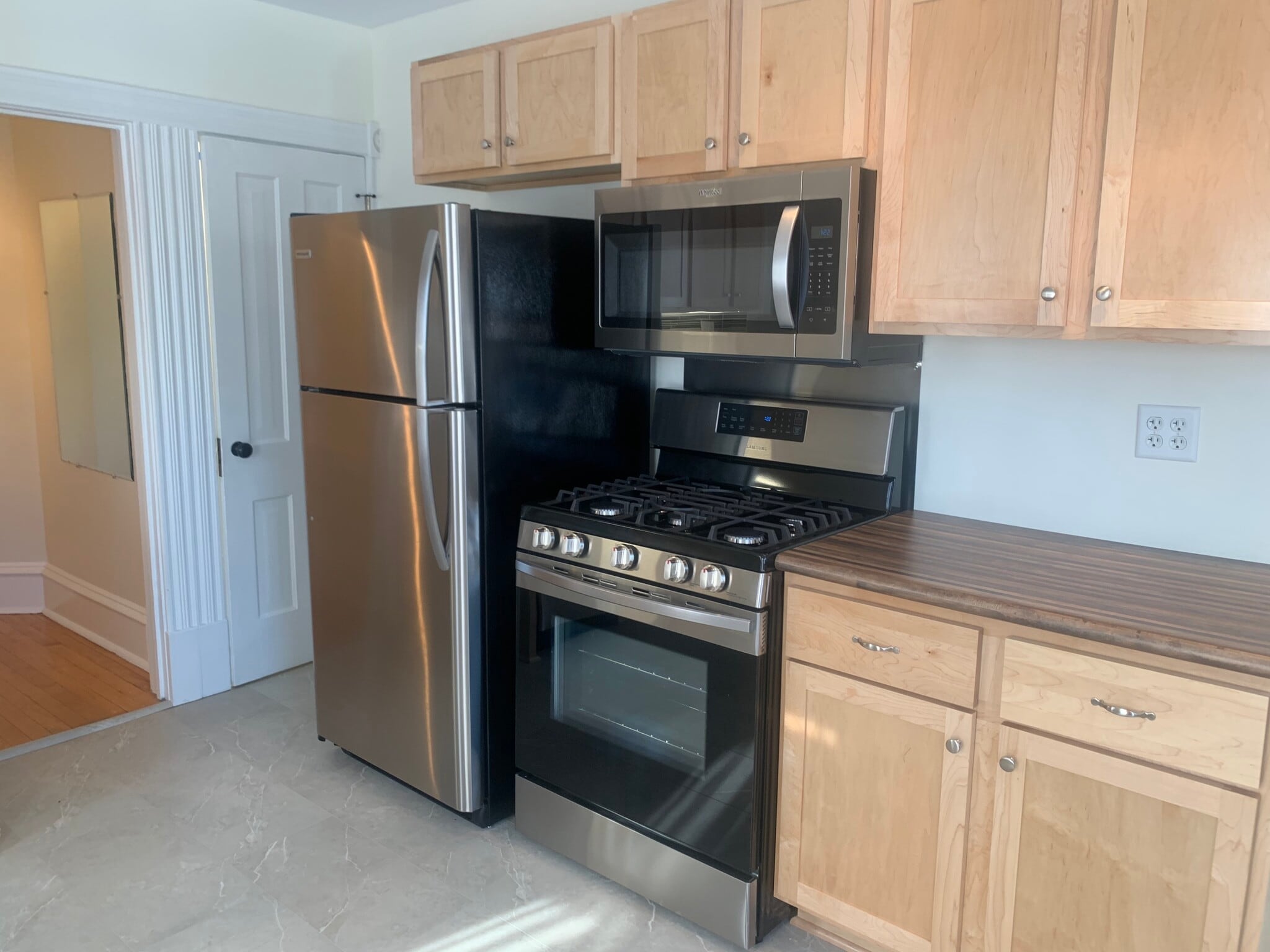 Brand new stove, microwave, refrigerator, and countertops! - 2645 Colfax Ave S