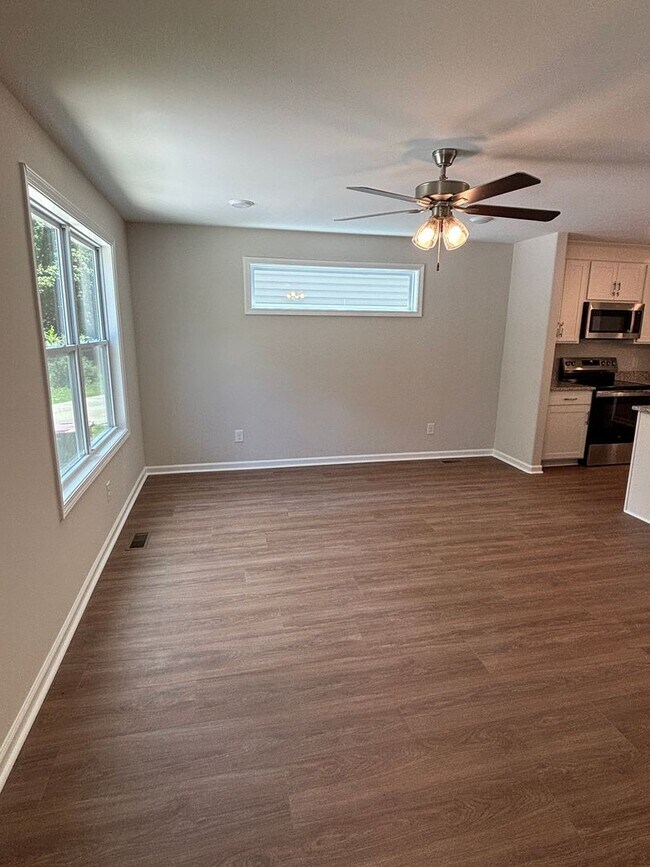 Building Photo - 839 Cumberland Dr
