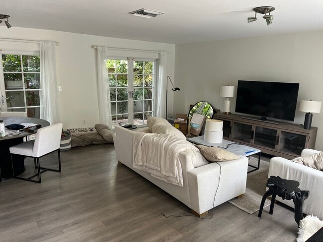 Building Photo - 2823 Day Ave