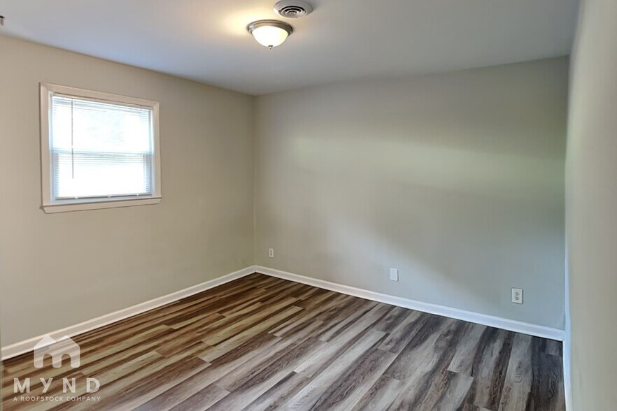 Building Photo - 2715 Carriage Ln