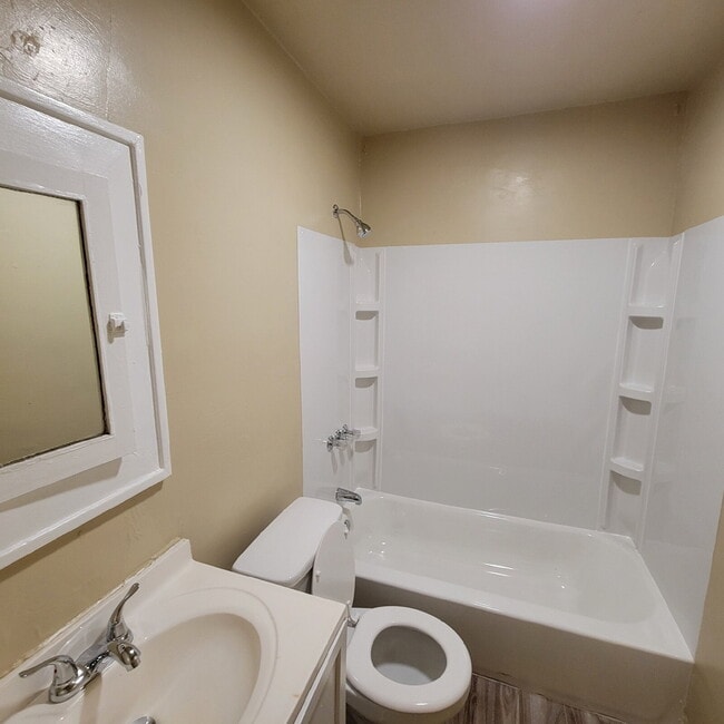 Building Photo - 3 Bedroom Westside Home