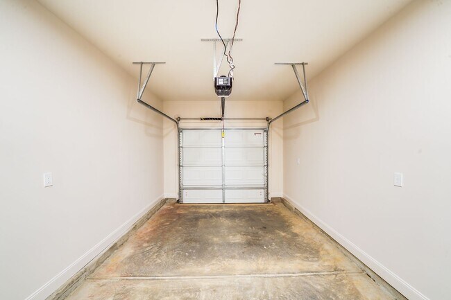 Building Photo - 645 Brookwood St