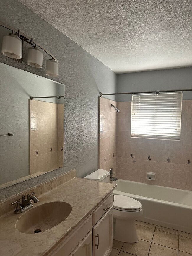 Building Photo - 3116 W La Vida Ave