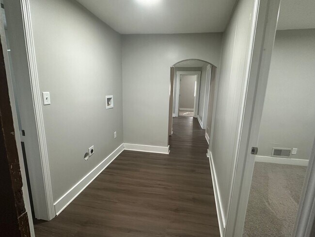 Building Photo - 3 Bedroom / 2 Bath near park