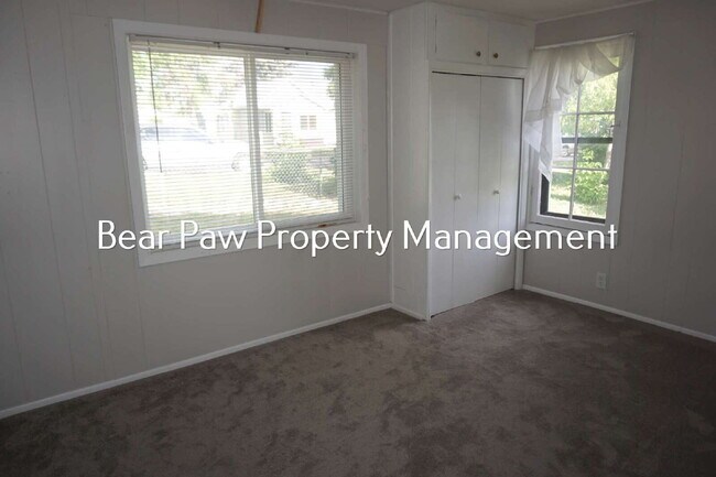 Building Photo - "Charming 3-Bedroom Retreat with 2 Baths in the Heart of Golden"