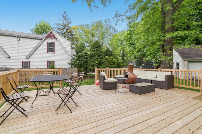 Building Photo - 48 Stelfox St