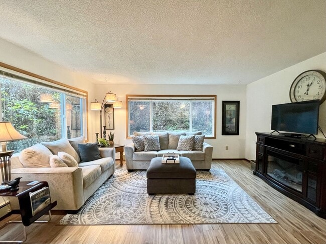 Building Photo - 1220 Glacier Ave