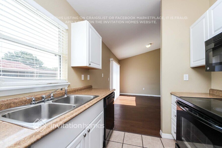 Building Photo - 599 Koala Dr