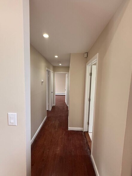Building Photo - 51 Manor Rd