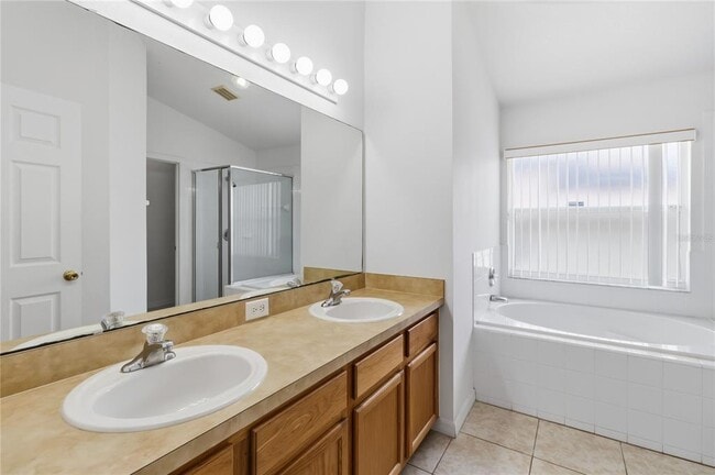 Building Photo - 210 Pine Cone Dr