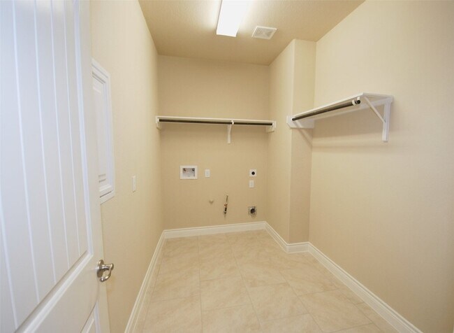Building Photo - 5607 S Denham Ridge Ln
