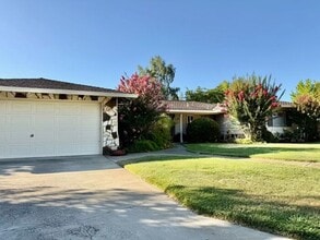 Building Photo - Beautiful 4 bedrooms 2.5 bath home