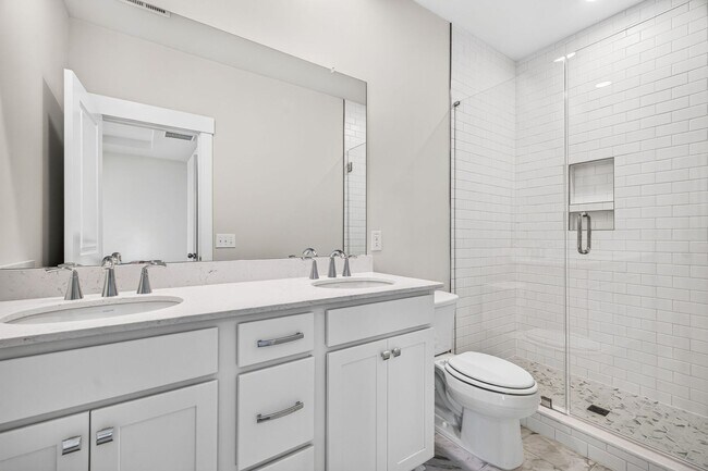 Building Photo - 417 Talbot Dr