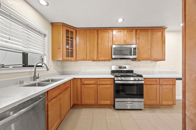 Building Photo - 22663 Vermont St