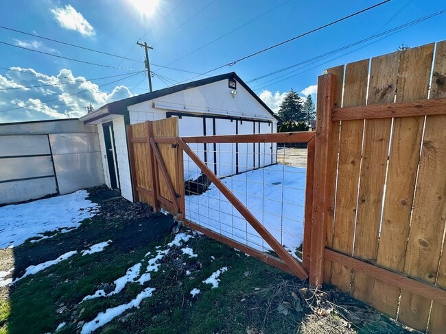Building Photo - Ideally Located and Updated 3 Bed 1 Bath Spokane Home w/ Large Detached Garage/Shop Near Garland ...