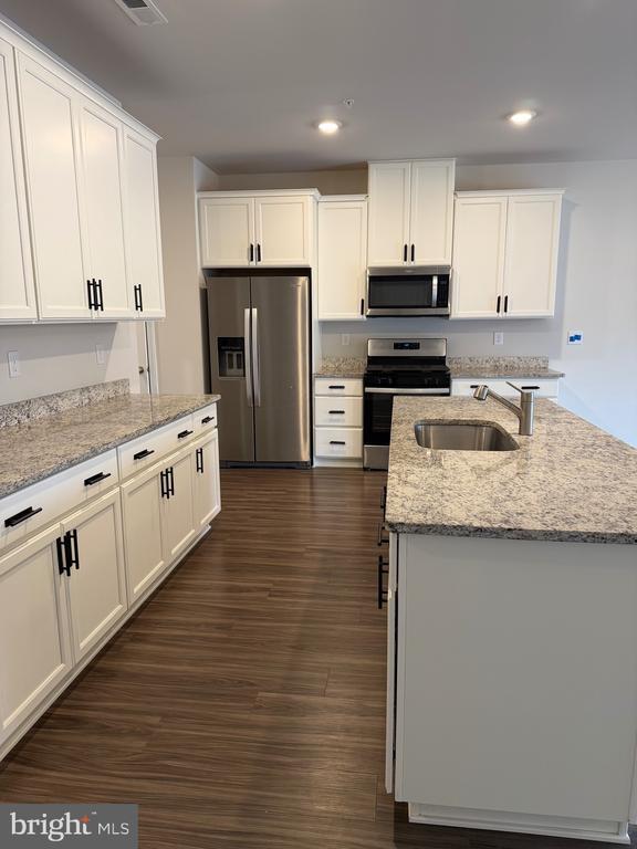 Building Photo - 127 Painters Wy