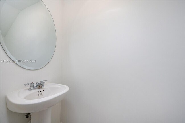 Building Photo - 2747 SE 26th Rd