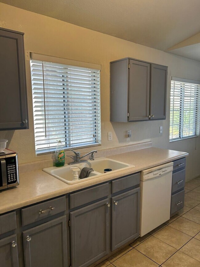 Building Photo - 7277 W Maple Ridge Dr