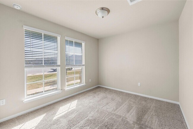 Building Photo - 910 Comal Run