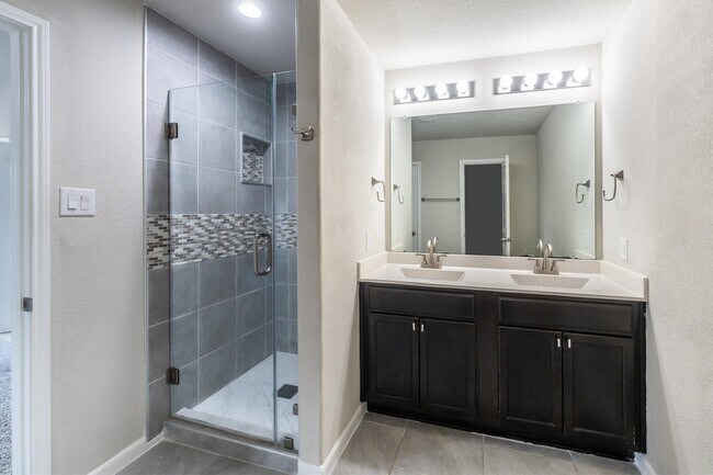 Building Photo - 3206 Sumac Dr