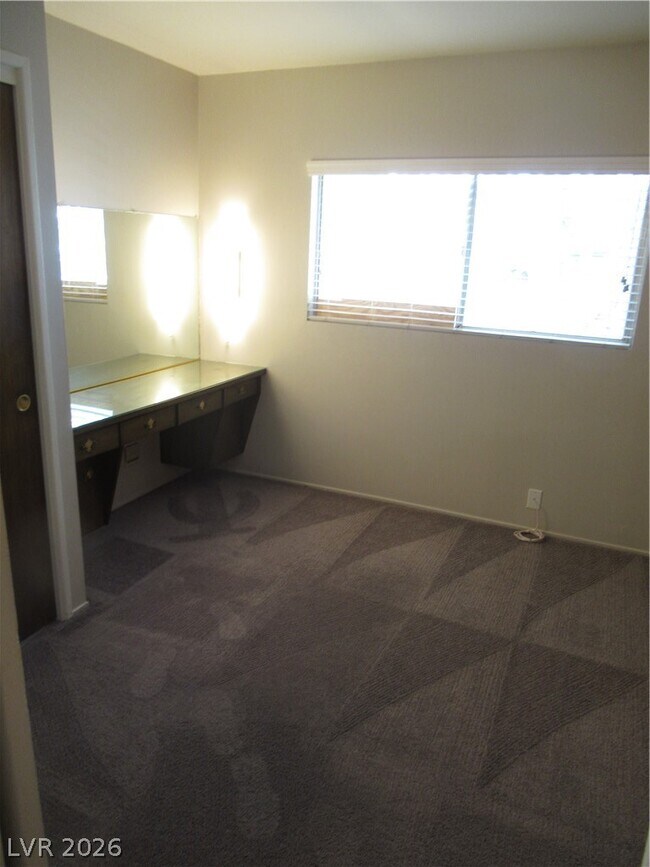 Building Photo - 107 E Pacific Ave