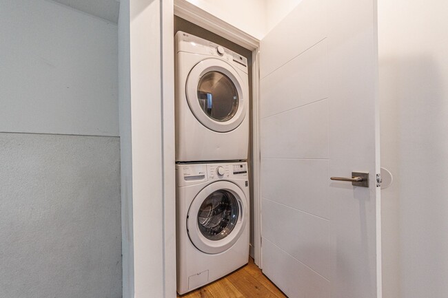 Building Photo - 705 Benton Wy