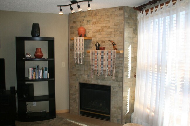 Building Photo - 980 Lakepoint Dr