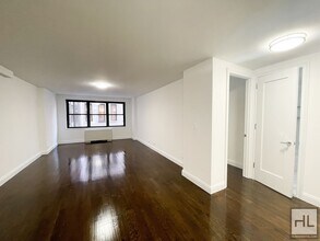 Building Photo - 5 AVENUE