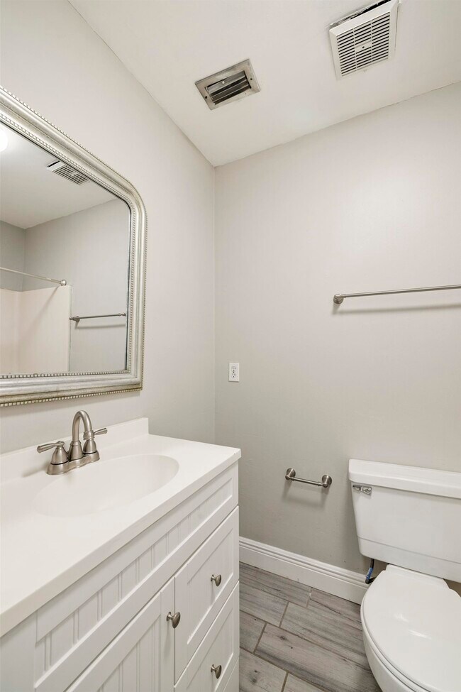 Building Photo - 2387 Gregory Dr