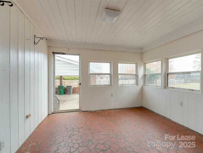 Building Photo - 1432 Bevis Dr