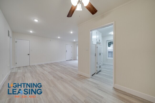 Building Photo - 921 Normandie Ave