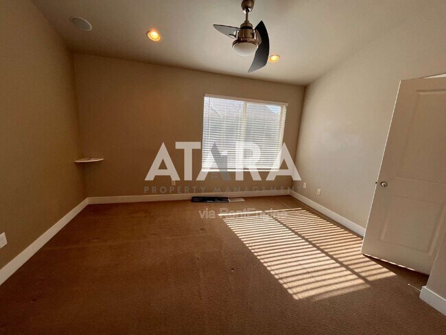 Building Photo - 7533 Vinci Pl